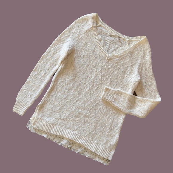 Knitted and Knotted v-neck sweater - Picture 2 of 8